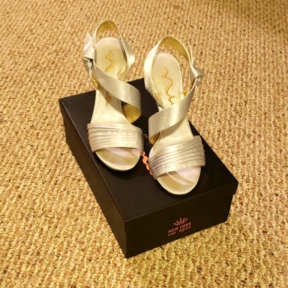 Size 7 Silver Heels! - Picture 1 of 3